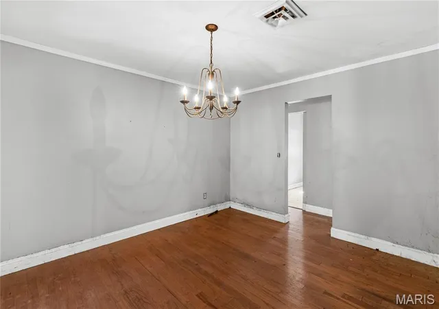 Photo 4 of Single family home for sale at 445 Durwood Dr, Florissant, MO 63033 | MLS# MIS26064993 | Listing updated on 2026-10-30