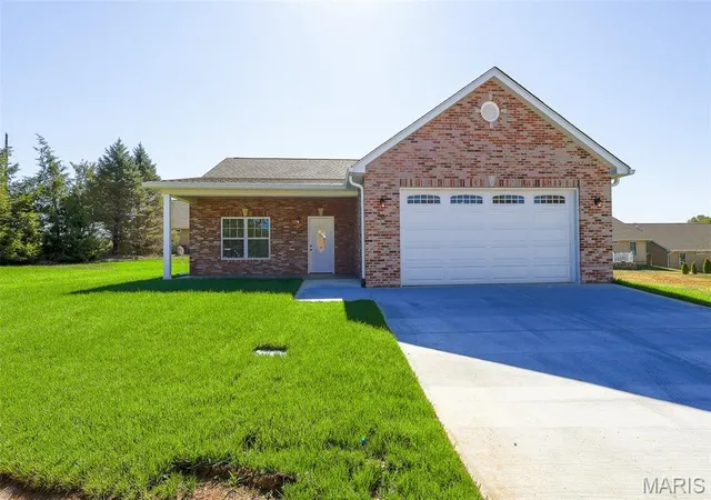 Photo 1 of Single family home for sale at 20 Butterfield Dr, Farmington, MO 63640 | MLS# MIS26064995 | Listing updated on 2026-10-08