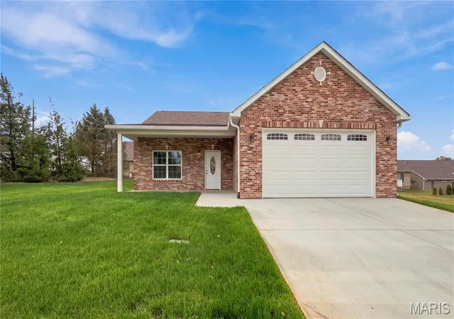 Single family home for sale at 20 Butterfield Dr, Farmington, MO 63640 | MLS# MIS26064995