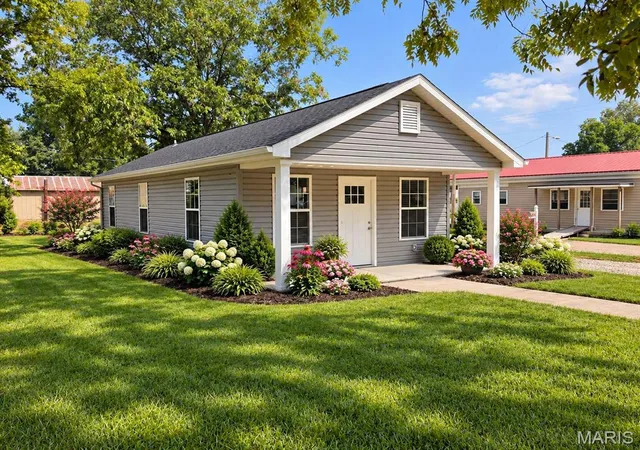 Single family home for sale at 215 Ste Genevieve Dr, Sainte Genevieve, MO 63670 | MLS# MIS26064998