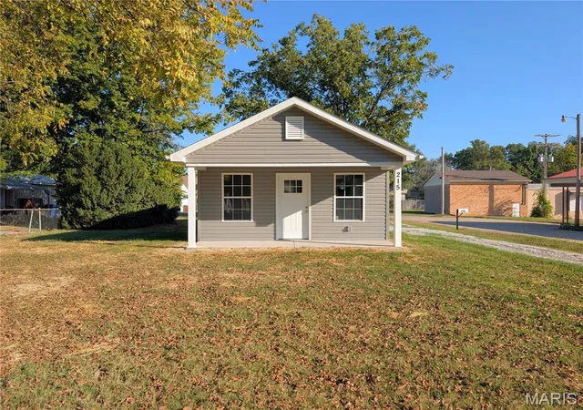 Photo 3 of Single family home for sale at 215 Ste Genevieve Dr, Sainte Genevieve, MO 63670 | MLS# MIS26064998 | Listing updated on 2026-10-09