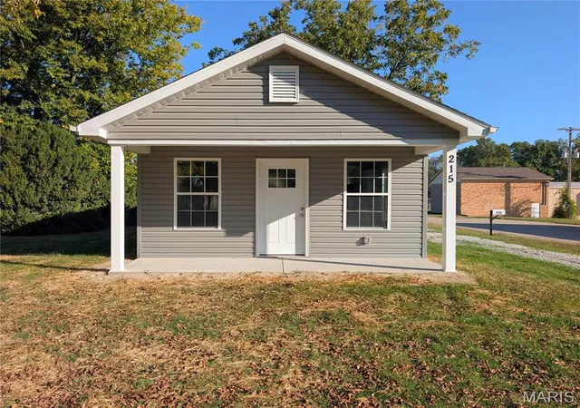 Photo 3 of Single family home for sale at 215 Ste Genevieve Dr, Sainte Genevieve, MO 63670 | MLS# MIS26064998 | Listing updated on 2026-10-09