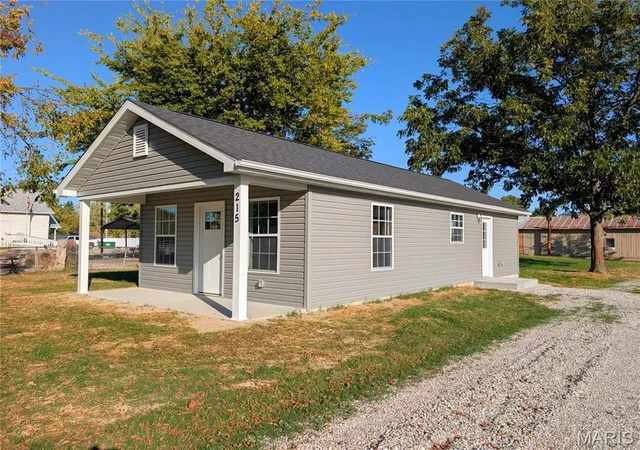 Photo 4 of Single family home for sale at 215 Ste Genevieve Dr, Sainte Genevieve, MO 63670 | MLS# MIS26064998 | Listing updated on 2026-10-09
