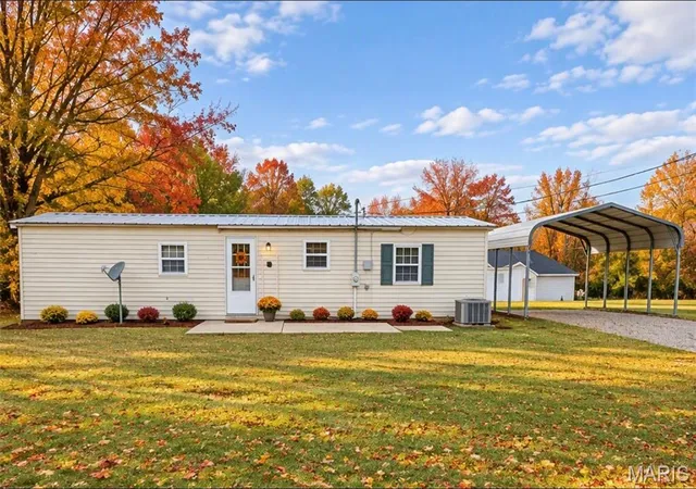 Photo 3 of Single family home for sale at 3654 College Rd, Farmington, MO 63640 | MLS# MIS26065000 | Listing updated on 2026-10-09