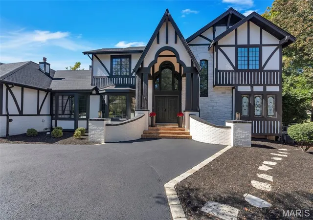 Photo 1 of Single family home for sale at 150 Camfield Sq Dr, Saint Louis, MO 63141 | MLS# MIS26065010 | Listing updated on 2026-10-19