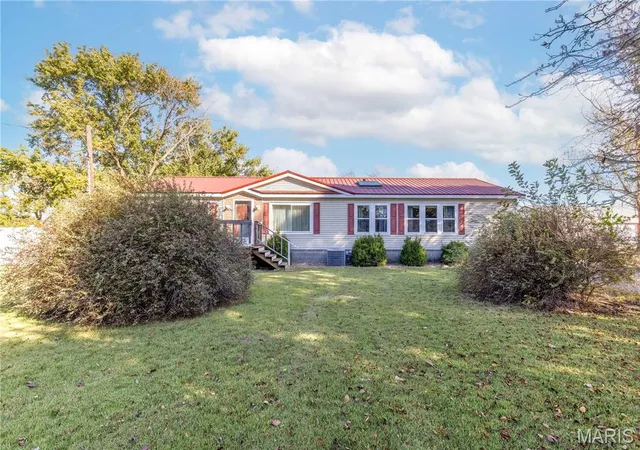 Photo 2 of Manufactured home for sale at 54 Robin Wood Ln, Sikeston, MO 63801 | MLS# MIS26065012 | Listing updated on 2026-10-08