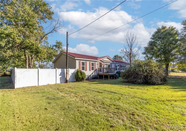 Photo 3 of Manufactured home for sale at 54 Robin Wood Ln, Sikeston, MO 63801 | MLS# MIS26065012 | Listing updated on 2026-10-08