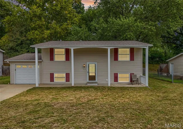 Single family home for sale at 510 Keeney Dr, Saint Charles, MO 63304 | MLS# MIS26065015