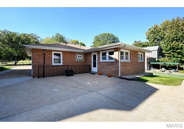Photo 3 of Single family home for sale at 4116 Exeter Ave, Saint Louis, MO 63119 | MLS# MIS26065018 | Listing updated on 2026-10-25