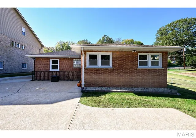 Photo 4 of Single family home for sale at 4116 Exeter Ave, Saint Louis, MO 63119 | MLS# MIS26065018 | Listing updated on 2026-10-25
