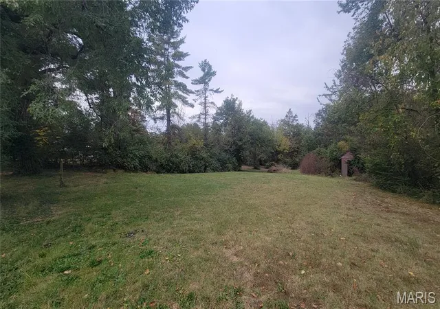 Photo 3 of Sale Pending at 1207 Tinhouse Rd, Hillsboro, MO 63050 | MLS# MIS26065020 | Listing updated on 2026-10-28