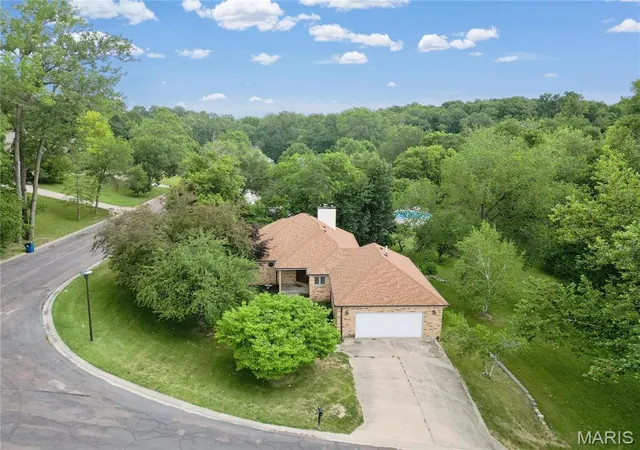 Photo 1 of Single family home for sale at 102 Hillside Ct, Collinsville, IL 62234 | MLS# MIS26065022 | Listing updated on 2026-10-09