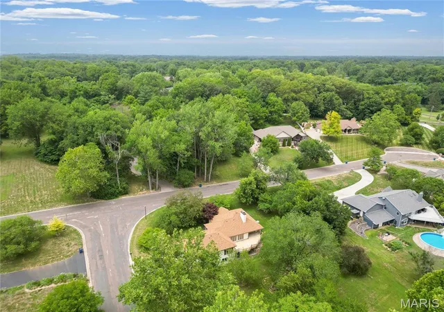 Photo 2 of Single family home for sale at 102 Hillside Ct, Collinsville, IL 62234 | MLS# MIS26065022 | Listing updated on 2026-10-09