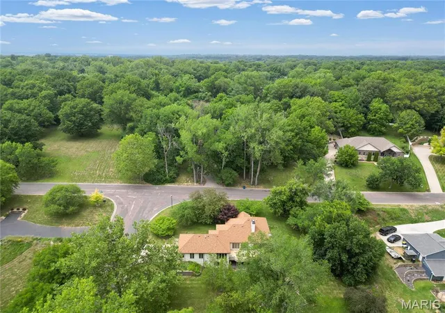 Photo 3 of Single family home for sale at 102 Hillside Ct, Collinsville, IL 62234 | MLS# MIS26065022 | Listing updated on 2026-10-09