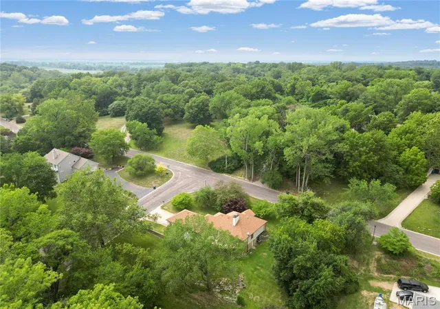 Photo 4 of Single family home for sale at 102 Hillside Ct, Collinsville, IL 62234 | MLS# MIS26065022 | Listing updated on 2026-10-09