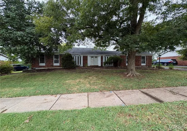 Photo 1 of Sale Pending at 14520 Pembury Dr, Chesterfield, MO 63017 | MLS# MIS26065025 | Listing updated on 2026-10-21