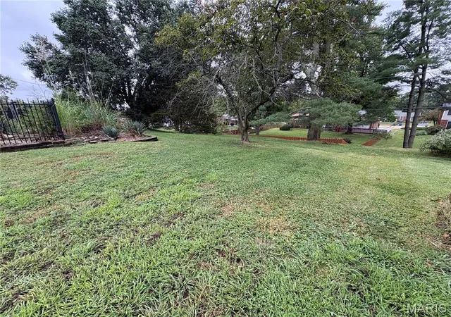 Photo 3 of Sale Pending at 14520 Pembury Dr, Chesterfield, MO 63017 | MLS# MIS26065025 | Listing updated on 2026-10-21