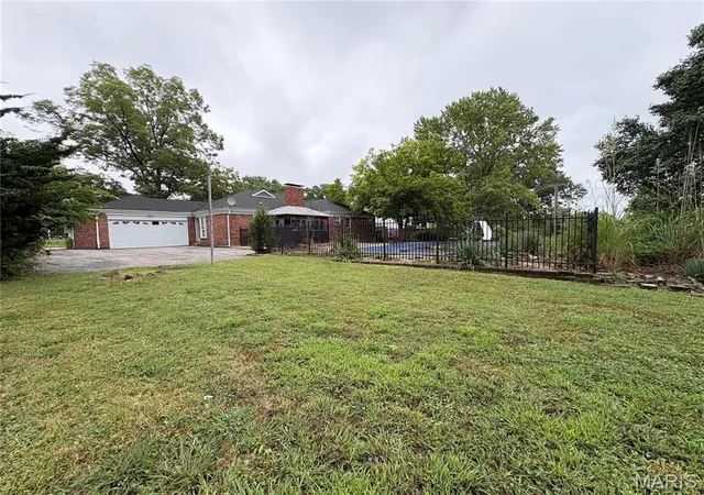 Photo 4 of Sale Pending at 14520 Pembury Dr, Chesterfield, MO 63017 | MLS# MIS26065025 | Listing updated on 2026-10-21