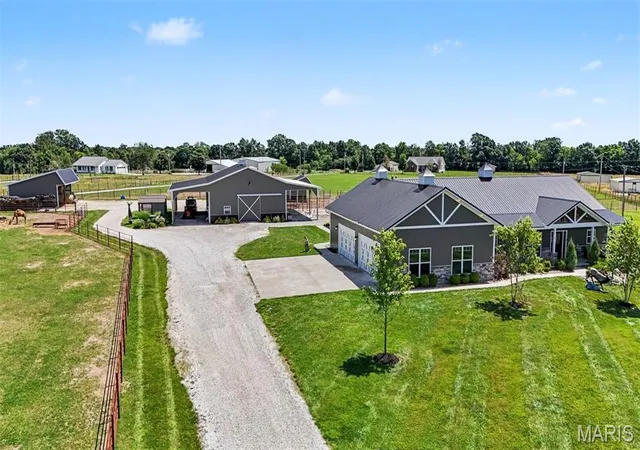 Photo 3 of Single family home for sale at 219 Fieth Rd, Troy, MO 63379 | MLS# MIS26065029 | Listing updated on 2026-10-09