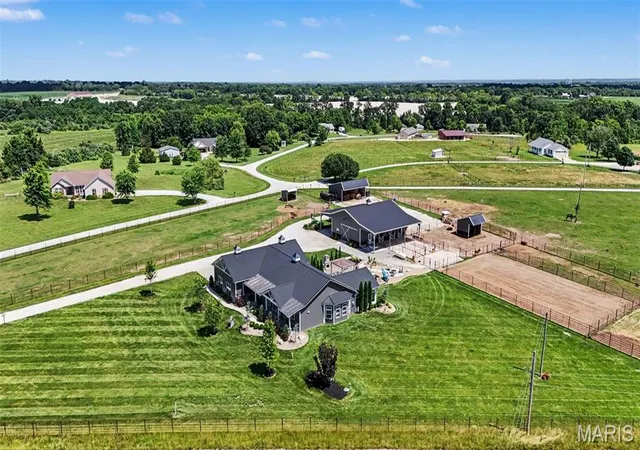 Photo 4 of Single family home for sale at 219 Fieth Rd, Troy, MO 63379 | MLS# MIS26065029 | Listing updated on 2026-10-09