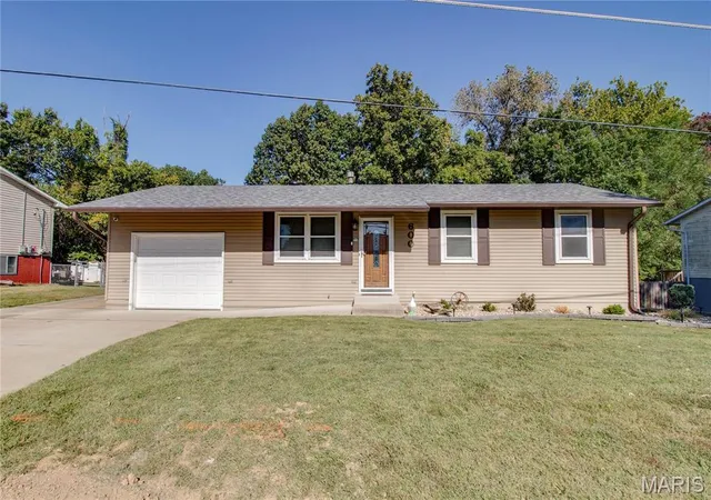 Photo 1 of Single family home for sale at 600 Mercury Dr, Godfrey, IL 62035 | MLS# MIS26065031 | Listing updated on 2026-10-09