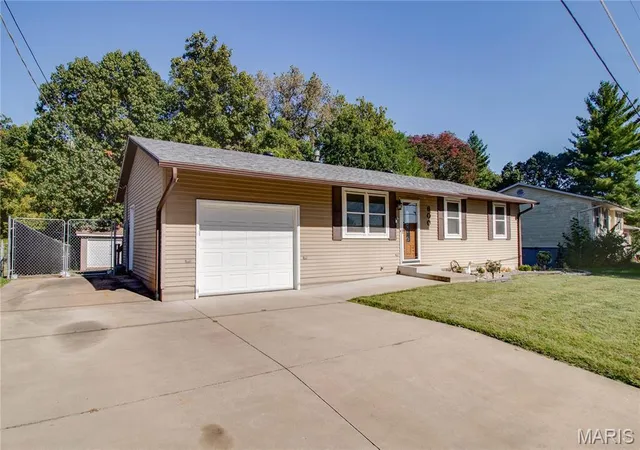 Photo 2 of Single family home for sale at 600 Mercury Dr, Godfrey, IL 62035 | MLS# MIS26065031 | Listing updated on 2026-10-09