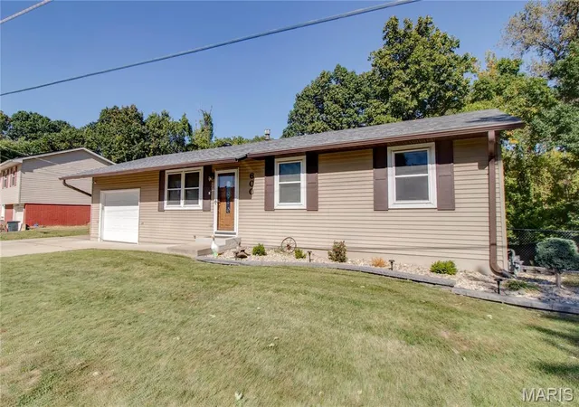 Photo 3 of Single family home for sale at 600 Mercury Dr, Godfrey, IL 62035 | MLS# MIS26065031 | Listing updated on 2026-10-09