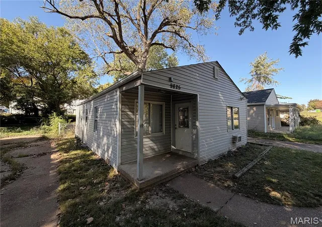 Photo 2 of Single family home for sale at 9825 Winkler Dr, Saint Louis, MO 63136 | MLS# MIS26065033 | Listing updated on 2026-10-14