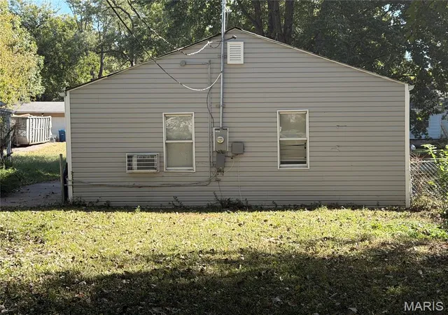 Photo 4 of Single family home for sale at 9825 Winkler Dr, Saint Louis, MO 63136 | MLS# MIS26065033 | Listing updated on 2026-10-14