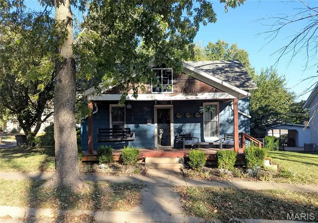 Photo 1 of Single family home for sale at 520 N Elm St, Greenville, IL 62246 | MLS# MIS26065035 | Listing updated on 2026-10-09