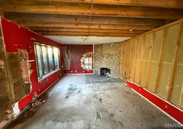 Photo 3 of Single family home for sale at 816 N Burtschi, Vandalia, IL 62471 | MLS# MIS26065036 | Listing updated on 2026-10-12