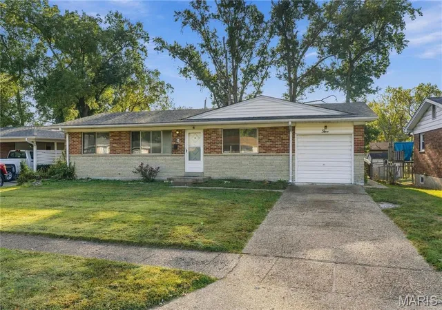Photo 2 of Single family home for sale at 5 Hammes Dr, Florissant, MO 63031 | MLS# MIS26065043 | Listing updated on 2026-10-22