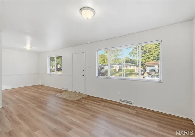 Photo 4 of Single family home for sale at 5 Hammes Dr, Florissant, MO 63031 | MLS# MIS26065043 | Listing updated on 2026-10-22