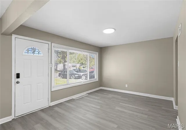 Photo 3 of Single family home for sale at 820 Saint Brendan Ln, Florissant, MO 63031 | MLS# MIS26065044 | Listing updated on 2026-10-10