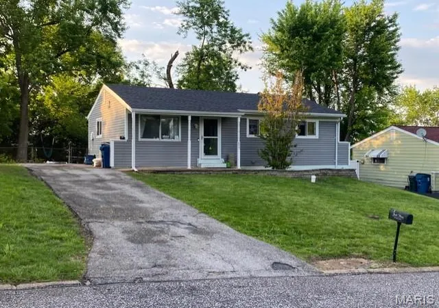 Photo 1 of Single family home for sale at 855 Sunset Dr, Arnold, MO 63010 | MLS# MIS26065046 | Listing updated on 2026-10-21