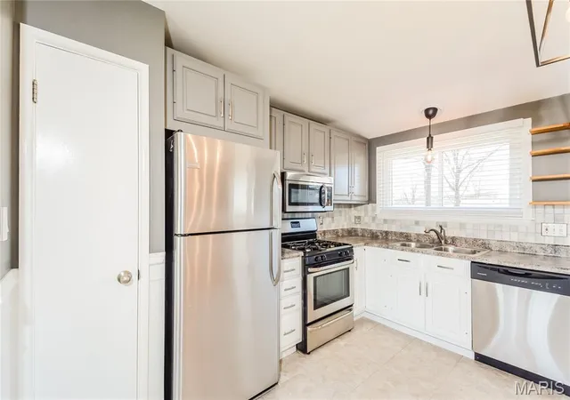 Photo 4 of Single family home for sale at 4243 Ashwick Ter, Saint Louis, MO 63128 | MLS# MIS26065053 | Listing updated on 2026-10-08