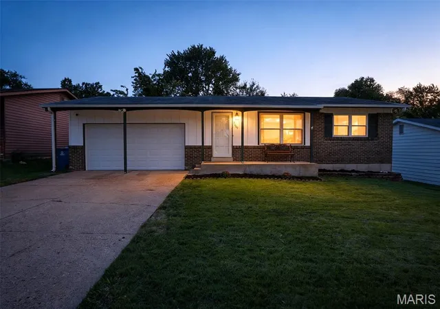 Photo 1 of Single family home for sale at 2309 Lincoln Dr, Arnold, MO 63010 | MLS# MIS26065056 | Listing updated on 2026-10-16