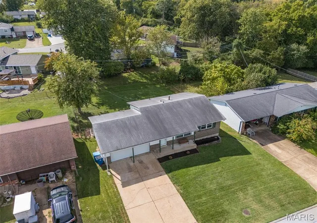 Photo 4 of Single family home for sale at 2309 Lincoln Dr, Arnold, MO 63010 | MLS# MIS26065056 | Listing updated on 2026-10-16