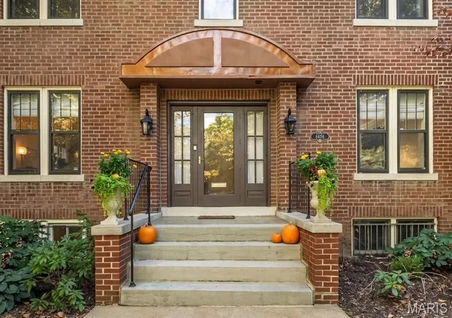 Photo 2 of Sale Pending at 6656 Kingsbury Blvd, Saint Louis, MO 63130 | MLS# MIS26065059 | Listing updated on 2026-10-26