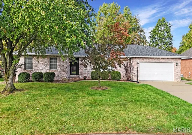 Photo 1 of Single family home for sale at 121 Calypso Dr, Belleville, IL 62221 | MLS# MIS26065060 | Listing updated on 2026-10-21