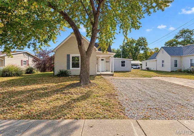 Photo 2 of Single family home for sale at 820 N Carleton St, Farmington, MO 63640 | MLS# MIS26065062 | Listing updated on 2026-10-08