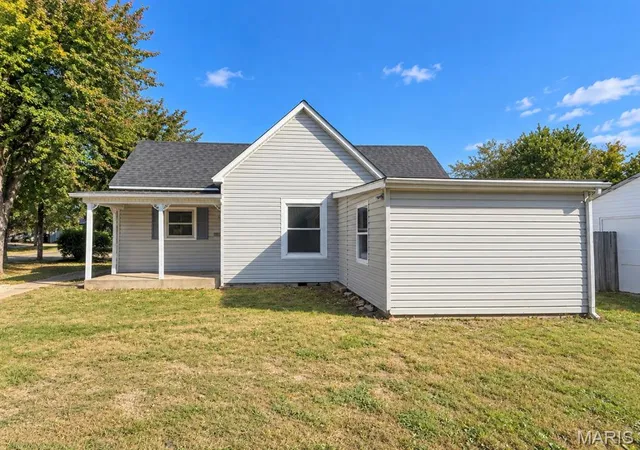 Photo 3 of Single family home for sale at 820 N Carleton St, Farmington, MO 63640 | MLS# MIS26065062 | Listing updated on 2026-10-08