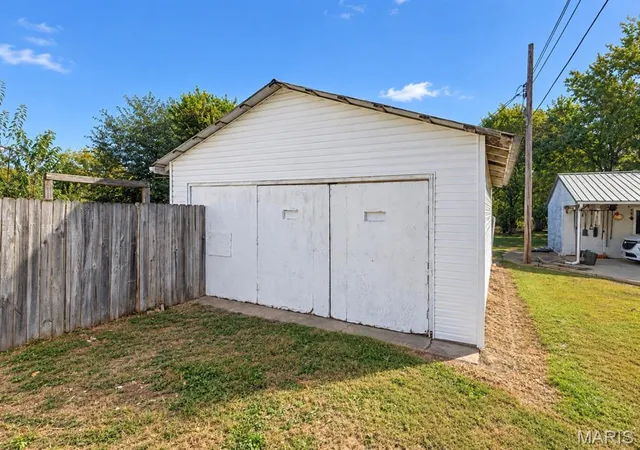 Photo 3 of Single family home for sale at 820 N Carleton St, Farmington, MO 63640 | MLS# MIS26065062 | Listing updated on 2026-10-09