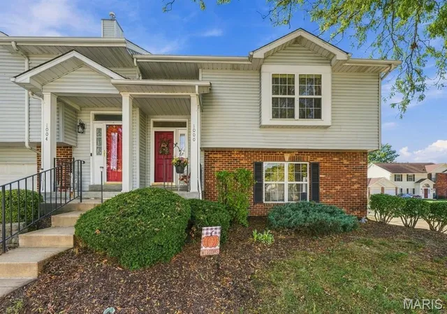 Photo 1 of Sale Pending at 1000 Kamptown Dr #A, Saint Peters, MO 63376 | MLS# MIS26065065 | Listing updated on 2026-10-26