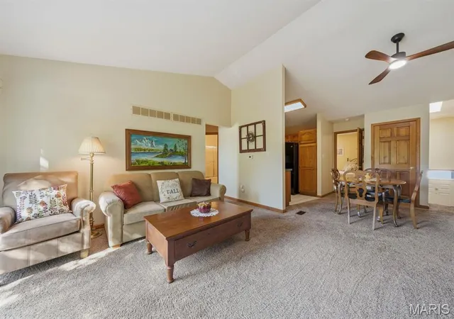 Listing Photo 5 - Condo for sale in building located at 1000 Kamptown Dr, Saint Peters, MO 63376 - Unit #A