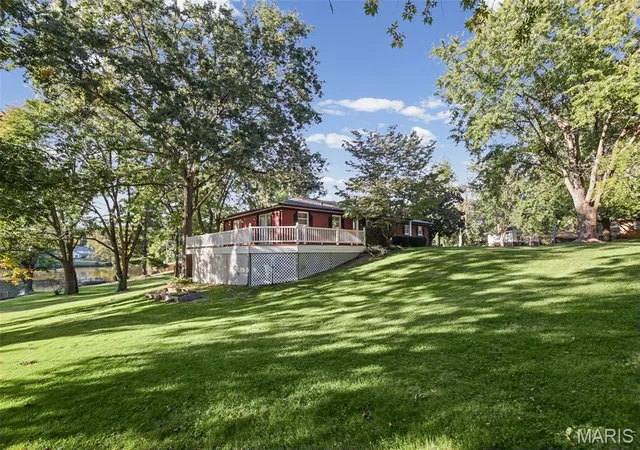 Photo 3 of Single family home for sale at 125 E Shore Dr, Belleville, IL 62221 | MLS# MIS26065066 | Listing updated on 2026-10-09