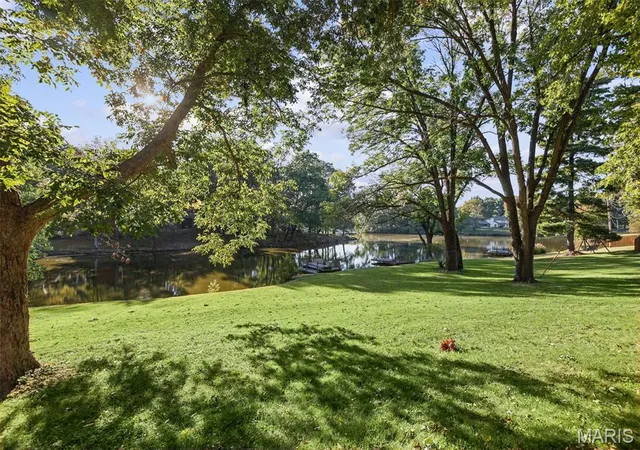 Photo 3 of Single family home for sale at 125 E Shore Dr, Belleville, IL 62221 | MLS# MIS26065066 | Listing updated on 2026-10-09