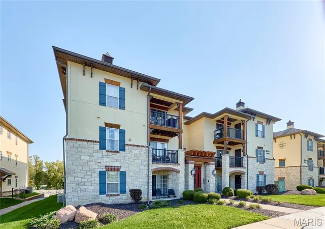 Photo 1 of Sale Pending at 521 Bordeaux Way, Saint Peters, MO 63376 | MLS# MIS26065071 | Listing updated on 2026-10-15