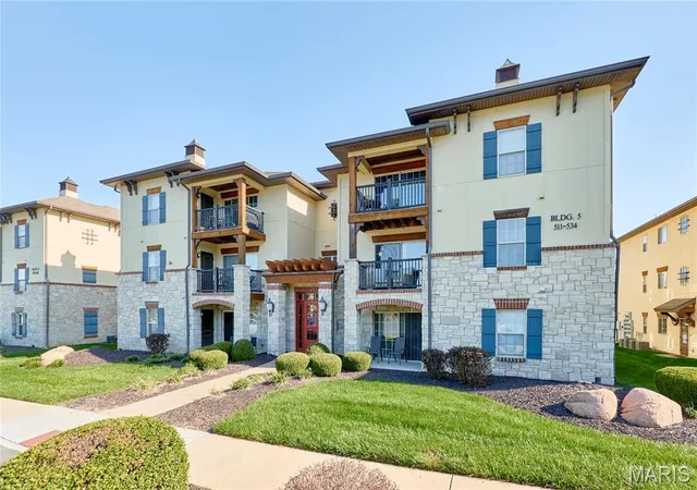 Photo 2 of Sale Pending at 521 Bordeaux Way, Saint Peters, MO 63376 | MLS# MIS26065071 | Listing updated on 2026-10-15