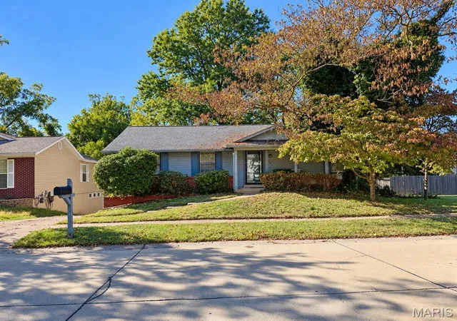 Single family home for sale at 2335 Bennington Pl, Maryland Heights, MO 63043 | MLS# MIS26065076